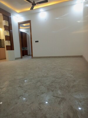 Room in 3 BHK Builder Floor at Green Home, Sector 73 – for Sale