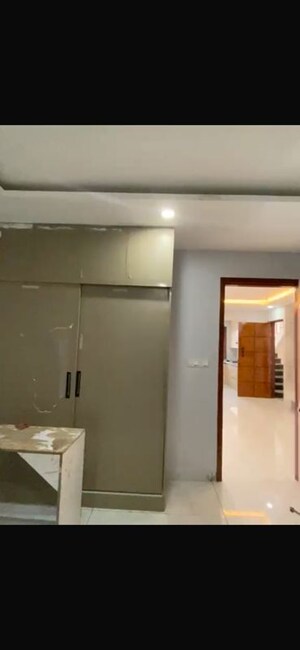 Furnished Amenities in 3 BHK Builder Floor at BPTP District Phase 2, Sector 84 – for Sale