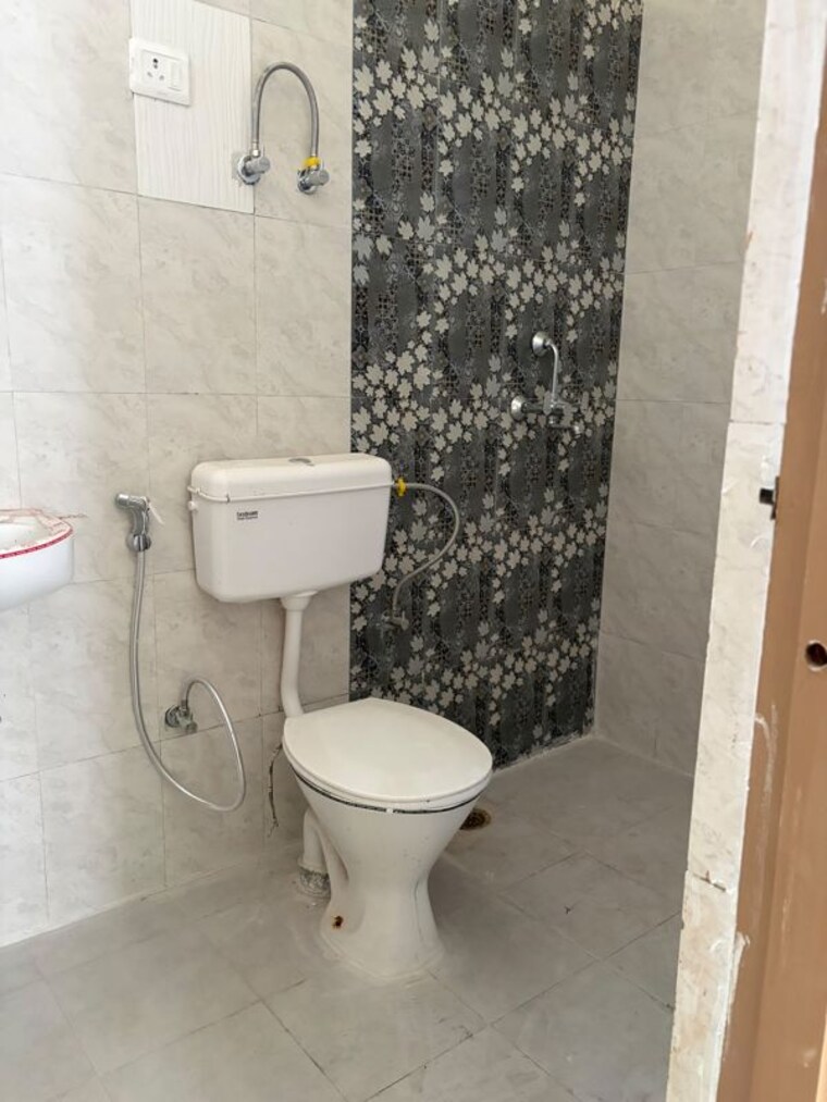 Bathroom, pareena-om-apartments 2 Bedroom 664 Sq.Ft. Apartment In Sector 112 Gurgaon 10712218
