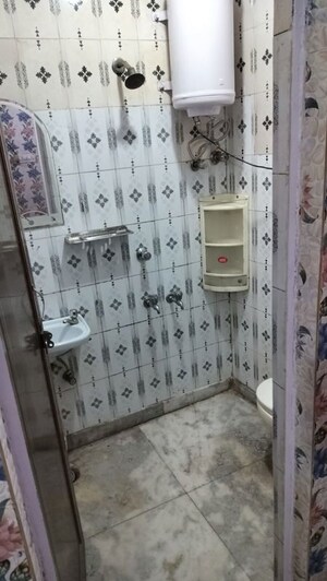 Bathroom in 1 RK Apartment at South Delhi – for Rent