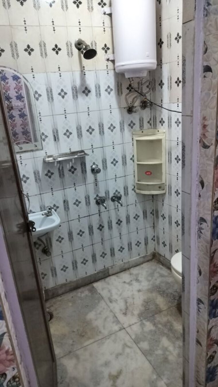 Bathroom, south delhi 1 RK 350 Sq.Ft. Apartment In South Delhi Delhi 10712226