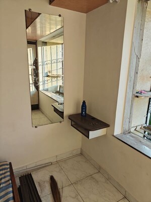 Team Area in 2 BHK Apartment at Andheri East – for Rent