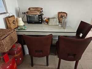 Team Area in 2 BHK Apartment at Andheri East – for Rent
