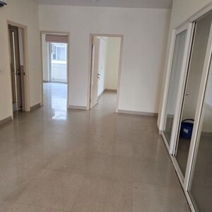Room in 4 BHK Apartment at Emaar Emerald Floors Premier, Sector 65 – for Rent