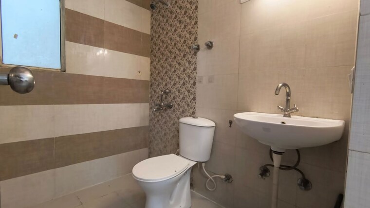Bathroom, proview-officer-city 2 Bedroom 1085 Sq.Ft. Apartment In Raj Nagar Extension Ghaziabad 10712288