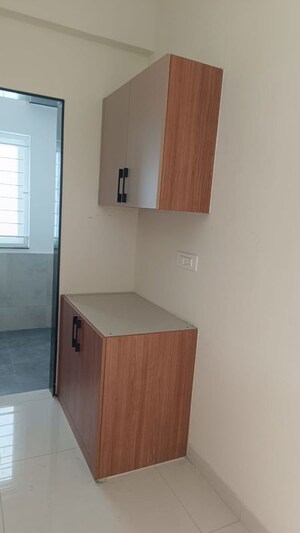 Room in 2 BHK Apartment at My Home Sayuk, Tellapur – for Rent