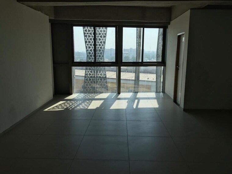 Room, memnagar Commercial Office Space 875 Sq.Ft. In Memnagar Ahmedabad 10712293