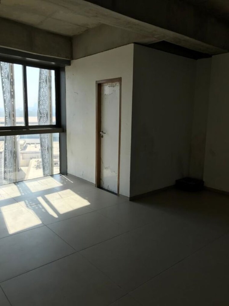 Room, memnagar Commercial Office Space 875 Sq.Ft. In Memnagar Ahmedabad 10712293