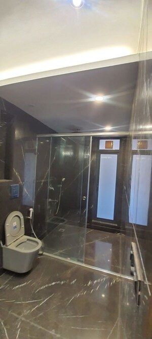 Gym in 4 BHK Builder Floor at Dlf Phase ii – for Rent