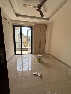 Room in 3 BHK Builder Floor at Saket – for Rent