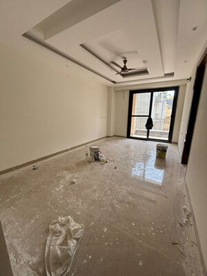 Room in 3 BHK Builder Floor at Saket – for Rent