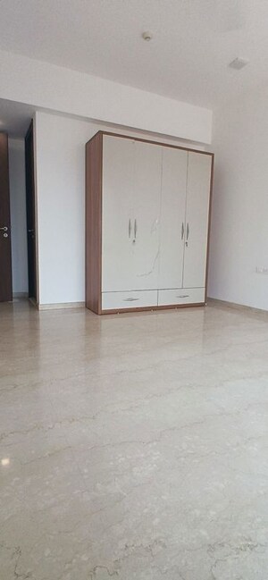 Room in 3 BHK Apartment at Lodha Kiara, Worli – for Rent