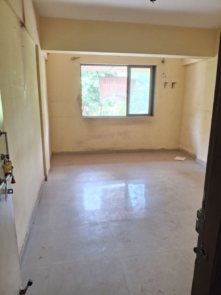 Room, rosa-manhattan Commercial Office Space 500 Sq.Ft. In Ghodbunder Road Thane 10701289