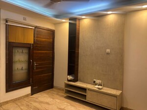 Room in 3 BHK Builder Floor at Shivalik Colony – for Rent