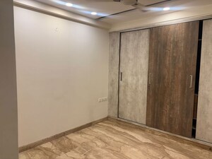 Room in 3 BHK Builder Floor at Shivalik Colony – for Rent
