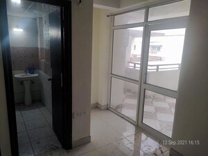 Bathroom in 3 BHK Apartment at Emerald Anmol, Sector 88 – for Rent