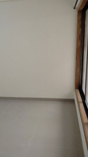 Room in 4 BHK Apartment at Dosti Willow, Balkum Pada – for Sale