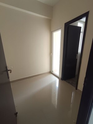 Room in 4 BHK Apartment at Sector 76 – for Rent