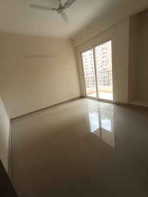 Room in 4 BHK Apartment at Sector 76 – for Rent