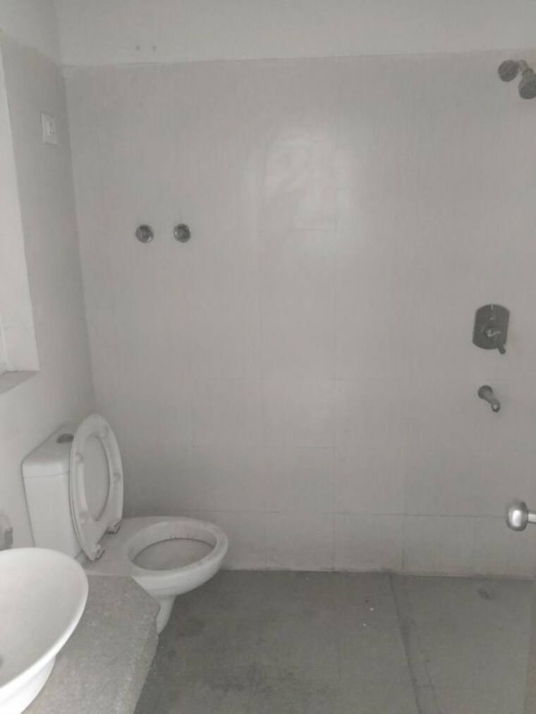 Bathroom, indiabulls-centrum-park 3.5 Bedroom 2000 Sq.Ft. Apartment In Sector 103 Gurgaon 10712460
