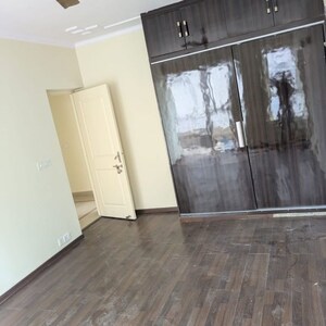 Room in 3 BHK Apartment at Orchid Petals, Sector 49 – for Rent
