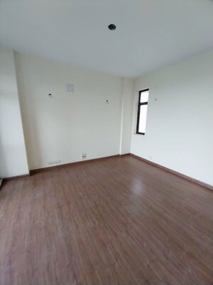 Room in 5 BHK Apartment at Migsun Vilaasa, Eta Ii Greater Noida – for Sale