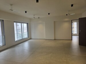 Room in 3 BHK Apartment at Mesacon Greens, Andheri West – for Rent