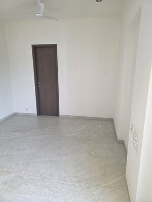 Room in 3 BHK Apartment at Mesacon Greens, Andheri West – for Rent