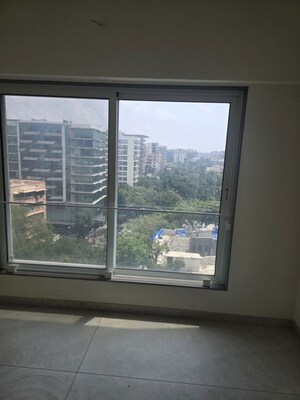 Room in 3 BHK Apartment at Mesacon Greens, Andheri West – for Rent