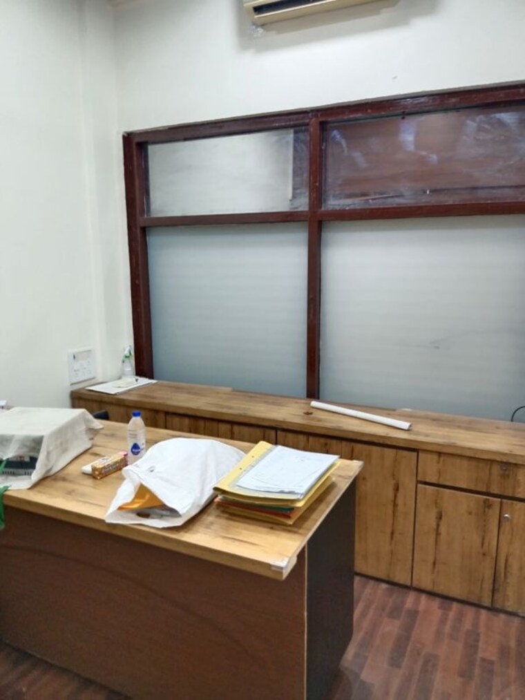 undefined, csr-complex Commercial Office Space 150 Sq.Ft. In Malad West Mumbai 10712509