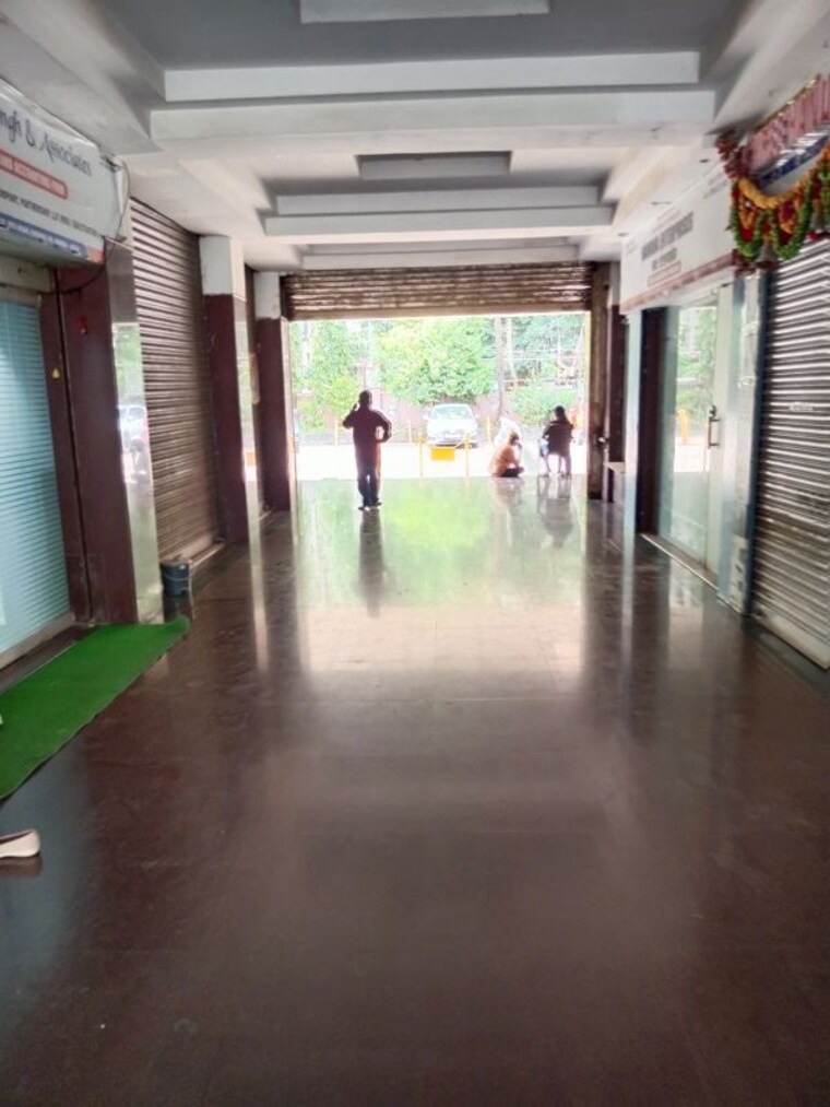 Room, csr-complex Commercial Office Space 150 Sq.Ft. In Malad West Mumbai 10712509