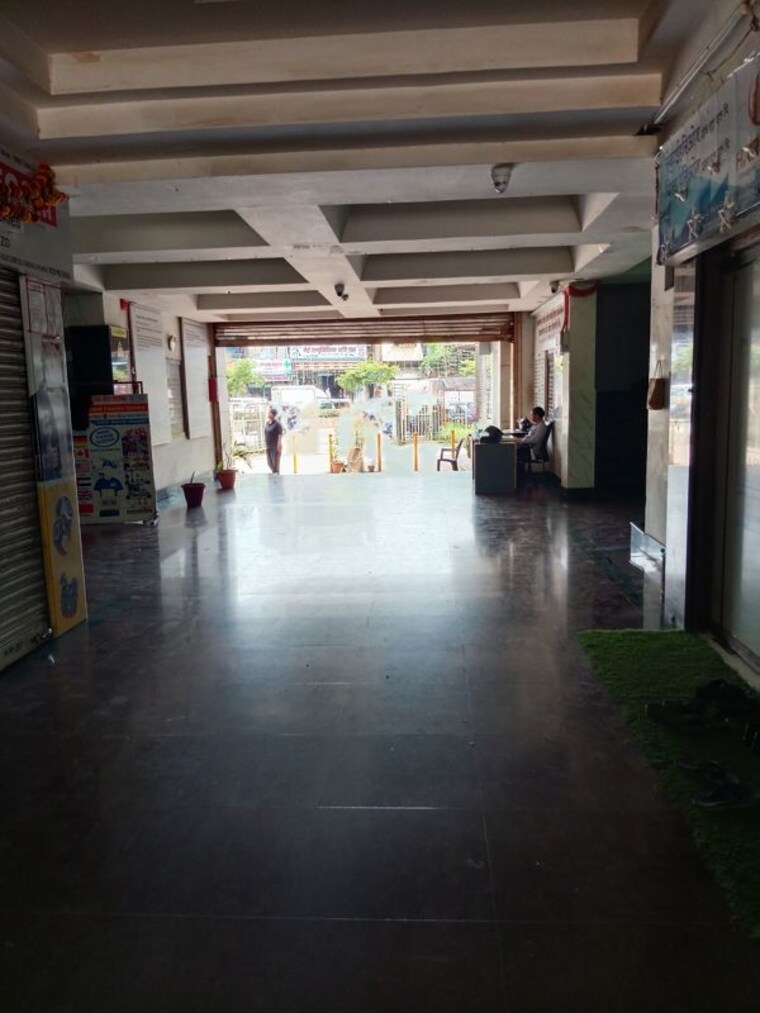  Parking, csr-complex Commercial Office Space 150 Sq.Ft. In Malad West Mumbai 10712509