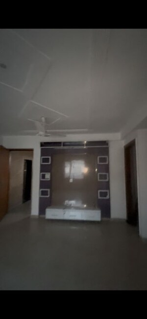 Room in 3 BHK Builder Floor at BPTP Parkland Pride Phase 2, Sector 77 – for Rent