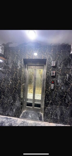 Lift in 2 BHK Builder Floor at Sector 81 – for Sale
