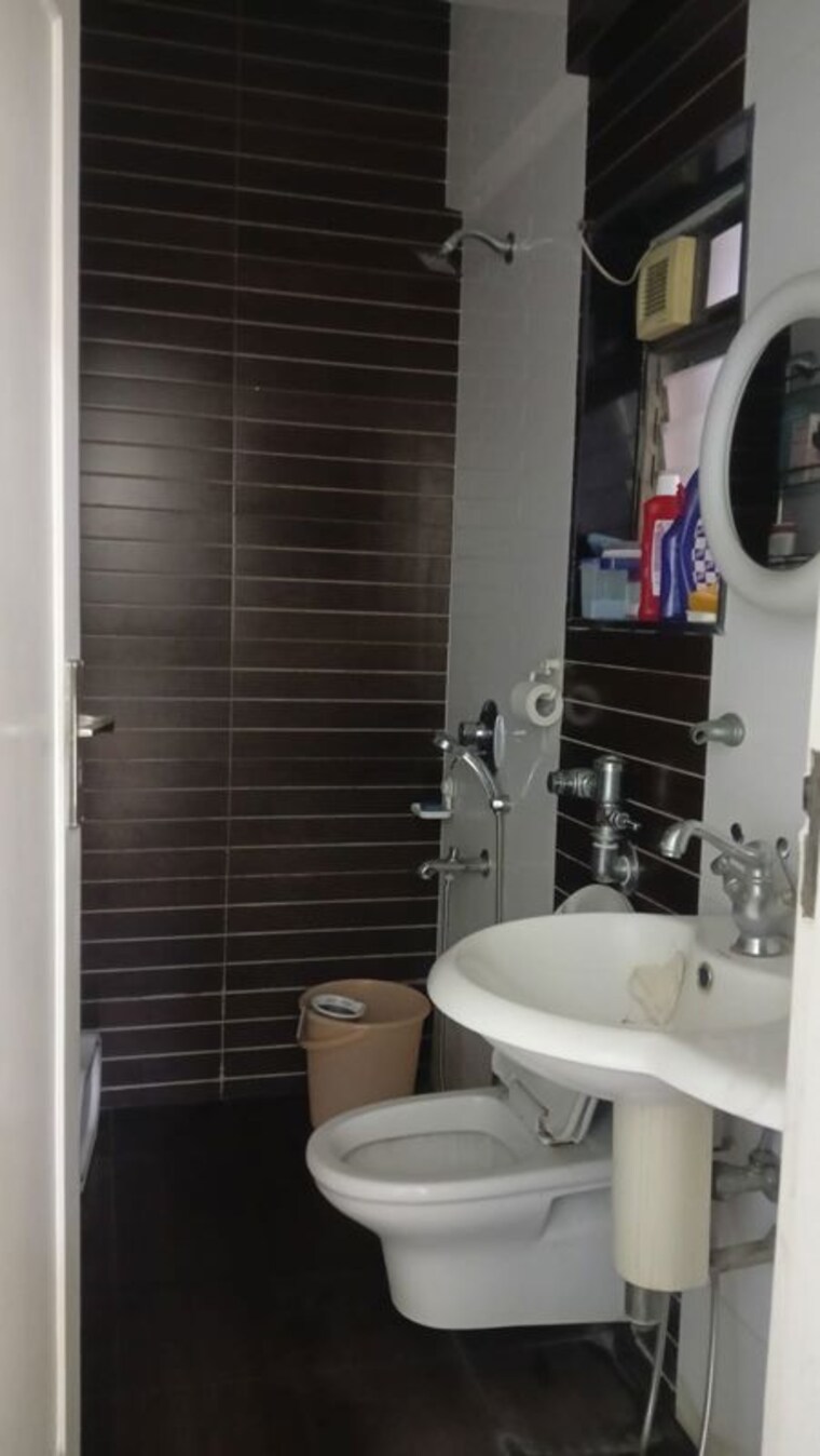 Bathroom, ekta-meadows 3 Bedroom 1250 Sq.Ft. Apartment In Borivali East Mumbai 10712563