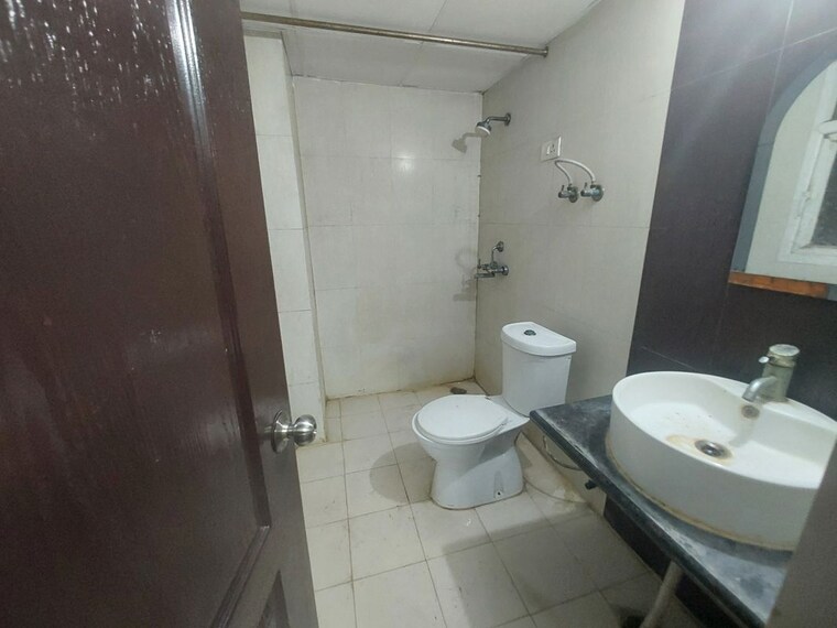 Bathroom, saviour-park 2.5 Bedroom 1265 Sq.Ft. Apartment In Mohan Nagar Ghaziabad 10712589