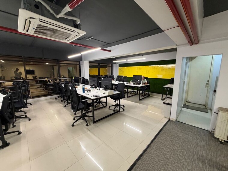 Gym, science city Commercial Office Space 2250 Sq.Ft. In Science City Ahmedabad 10712555