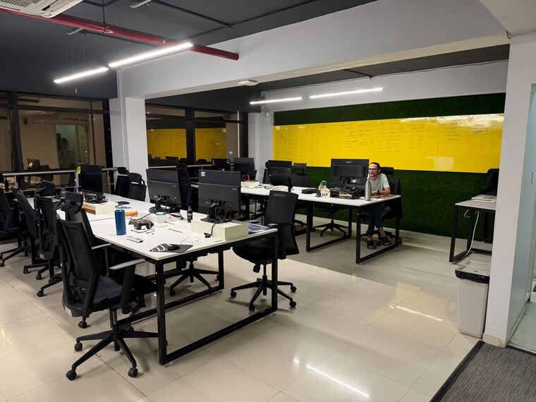 Gym, science city Commercial Office Space 2250 Sq.Ft. In Science City Ahmedabad 10712555