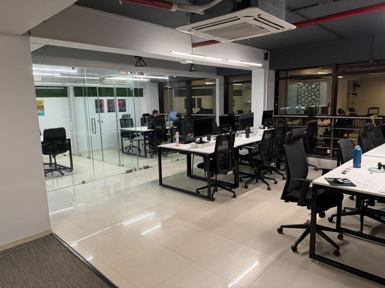 Gym, science city Commercial Office Space 2250 Sq.Ft. In Science City Ahmedabad 10712555