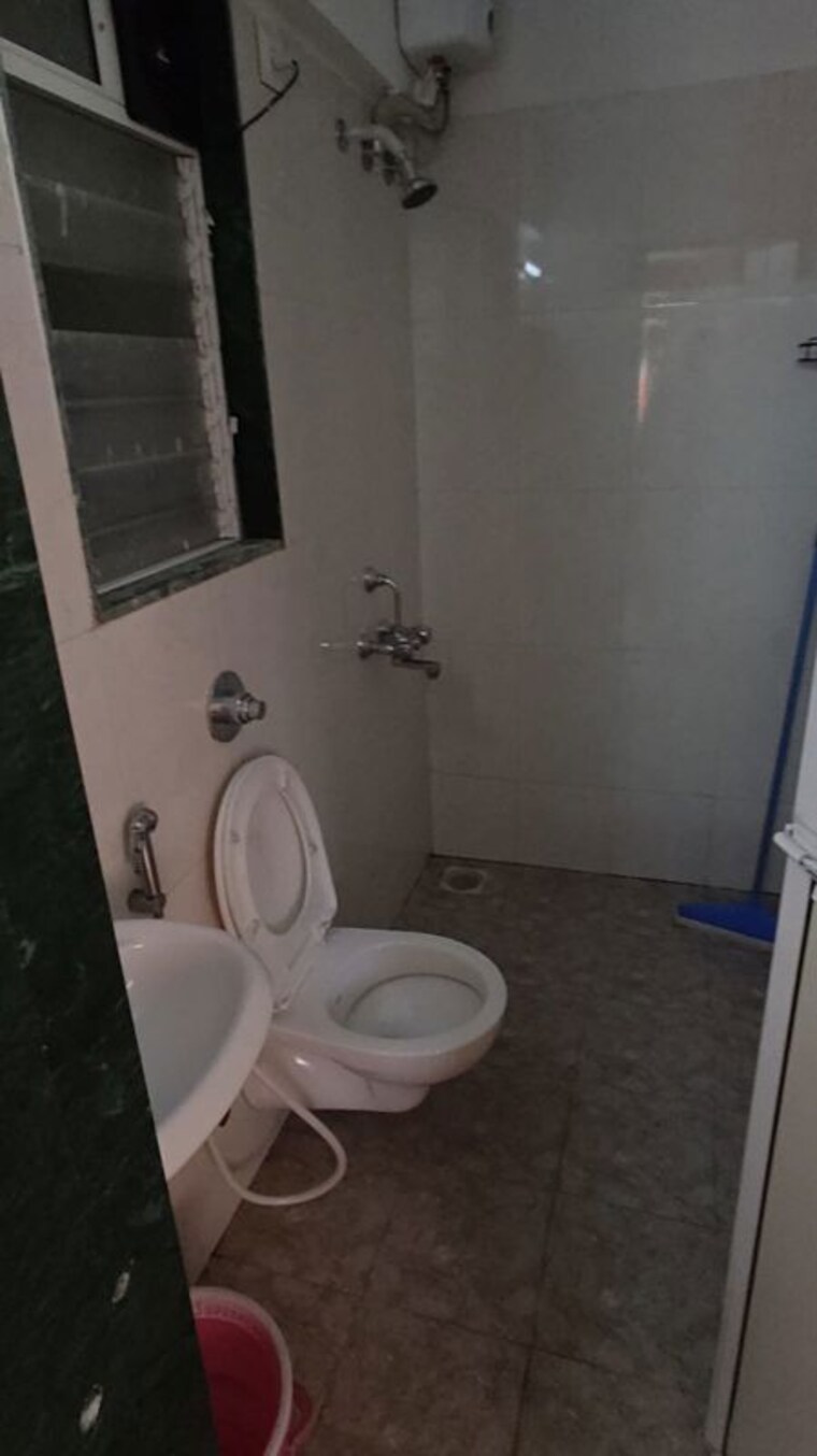Bathroom, romell-orbis 1 Bedroom 426 Sq.Ft. Apartment In Andheri East Mumbai 10712635