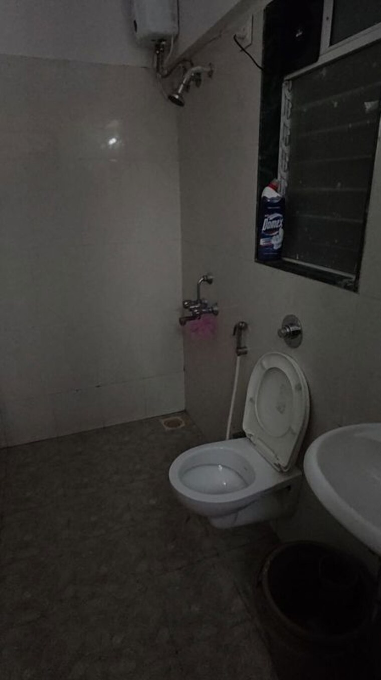 Bathroom, romell-orbis 1 Bedroom 426 Sq.Ft. Apartment In Andheri East Mumbai 10712635