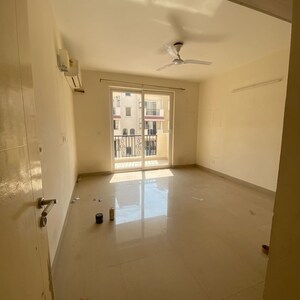 Room in 3 BHK Apartment at Emaar Emerald Floors Premier, Sector 65 – for Rent