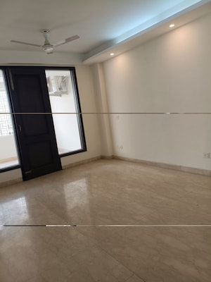 Room in 6+ BHK Independent House at Maharani Bagh – for Sale
