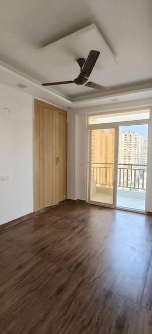 Room in 4 BHK Apartment at Amrapali Verona Heights, Tech Zone 4 Greater Noida – for Rent
