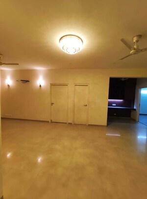 Room in 2 BHK Apartment at Emaar Palm Hills, Sector 77 – for Sale