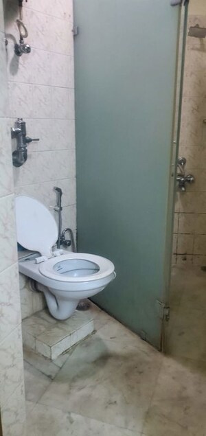 Bathroom in 3 BHK Apartment at Jayamahal – for Rent