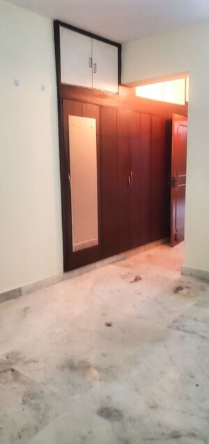 Room in 3 BHK Apartment at Jayamahal – for Rent