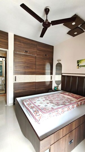Bedroom in 3.5 BHK Apartment at Swapnalok Towers, Malad East – for Sale