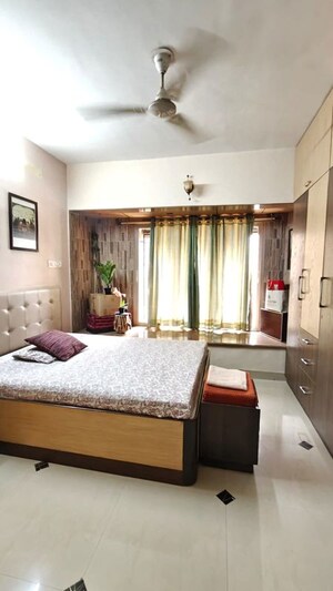 Bedroom in 3.5 BHK Apartment at Swapnalok Towers, Malad East – for Sale