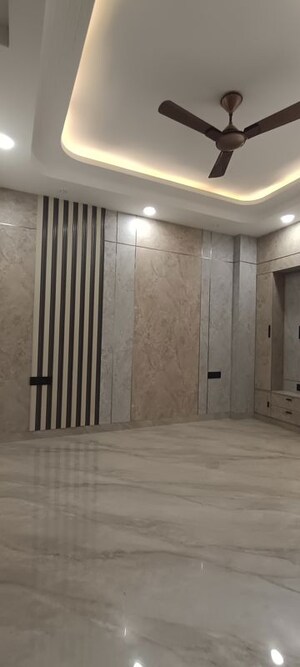 Building Lobby in 3 BHK Builder Floor at BPTP District 3, Sector 85 – for Sale